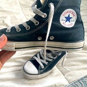 lightly worn high top converse. Perfect for back to school and match EVERYTHING!